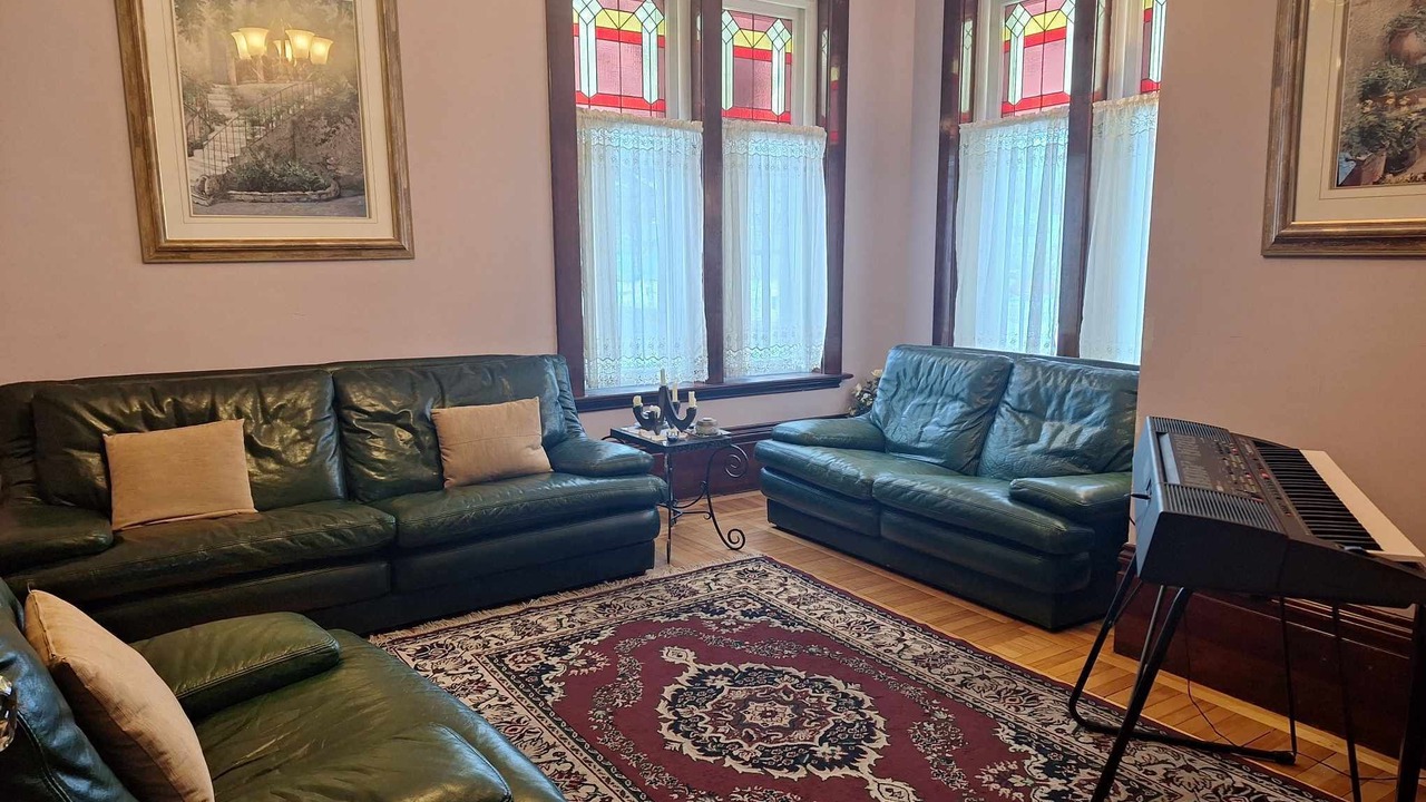 Photo of Livingroom in Louiseville