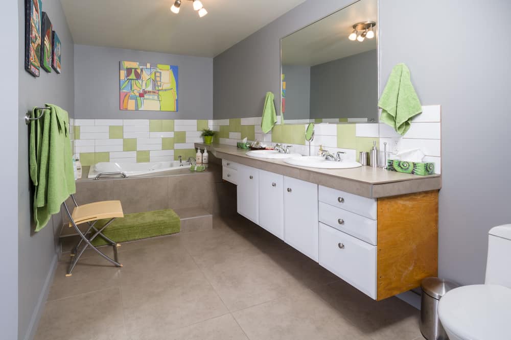 Photo of Bathroom in Chateau-Richer