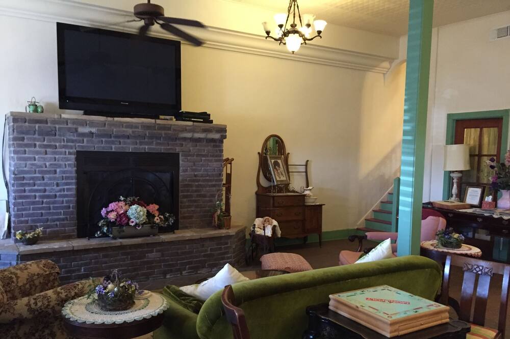 Photo of Livingroom in Holdenville