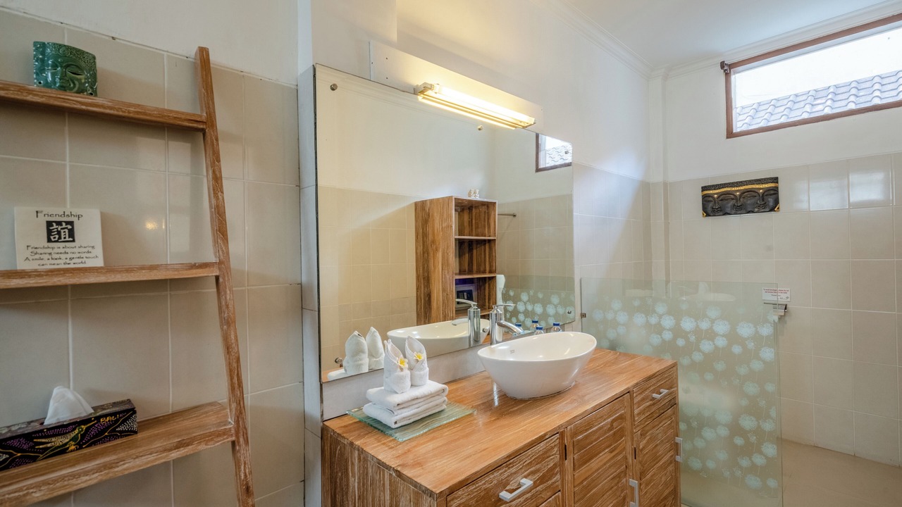 Photo of Bathroom in Laksmana