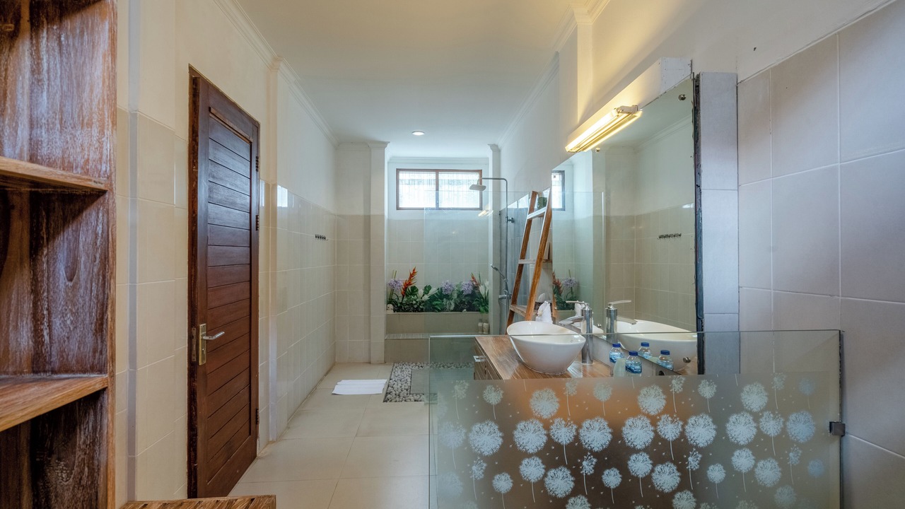 Photo of Bathroom in Laksmana