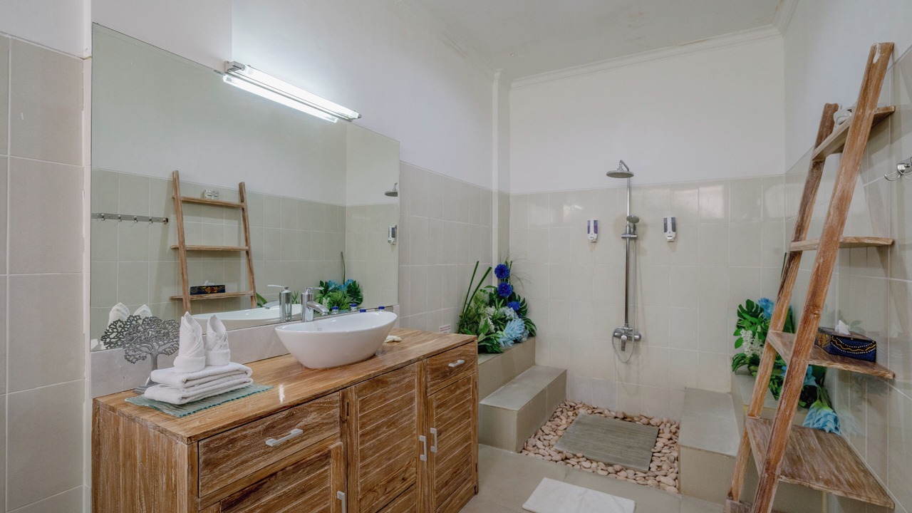 Photo of Bathroom in Laksmana