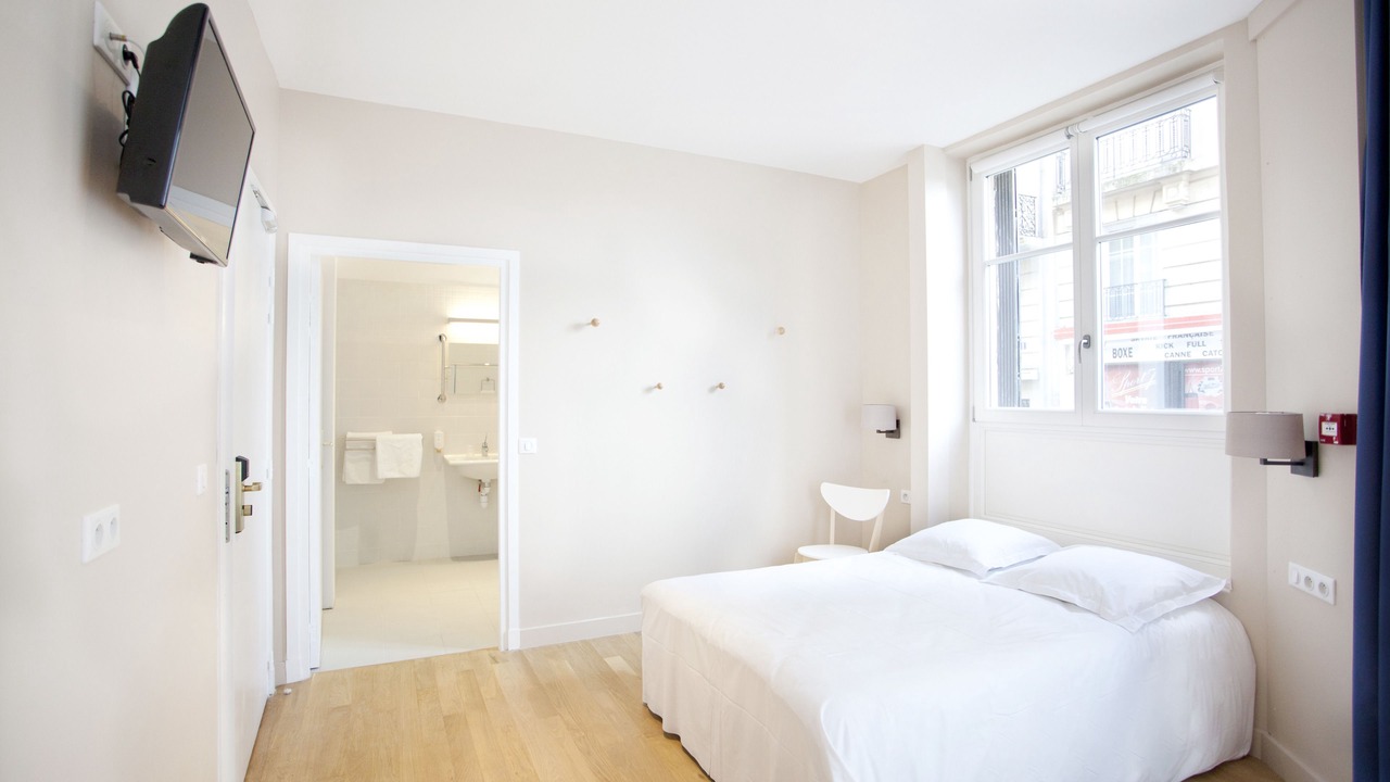 Photo of Bedroom in Pere Lachaise
