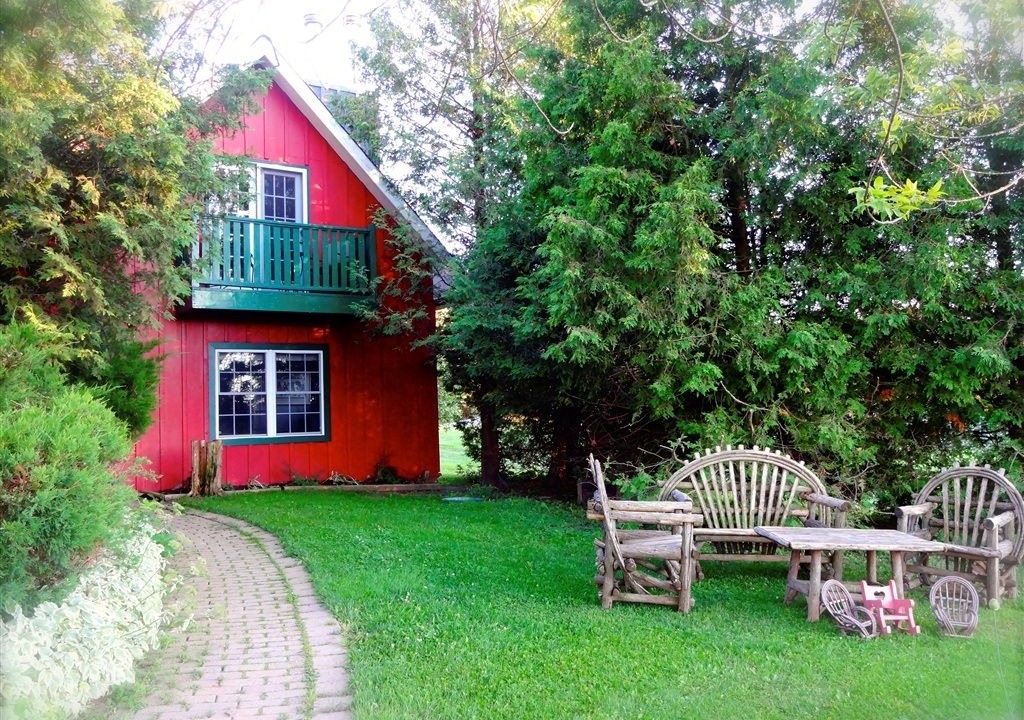 Photo of Buildings in Glen Huron