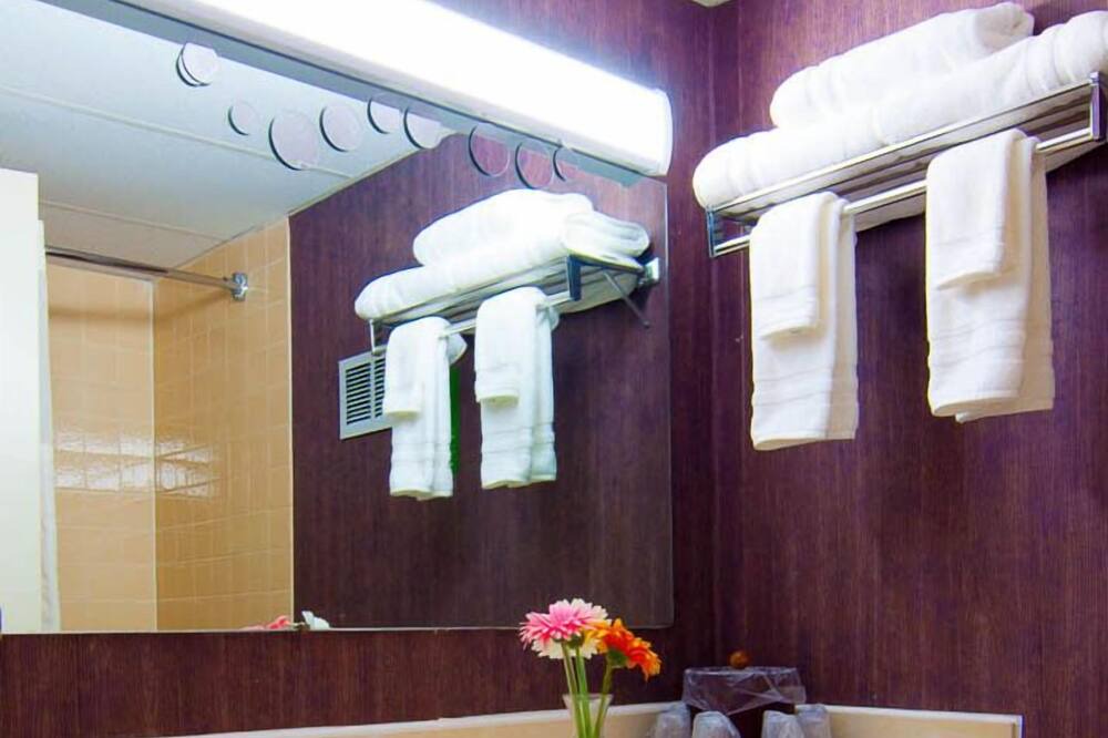 Photo of Bathroom in Newark