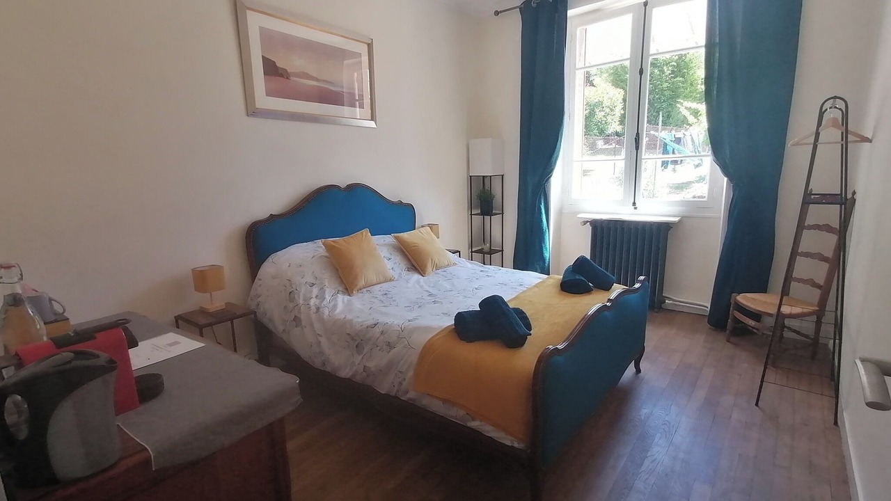 Photo of Bedroom in Chalus