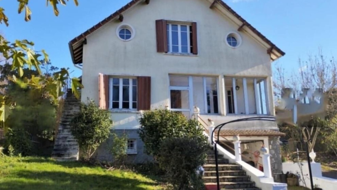 Photo of Outdoor in Chalus
