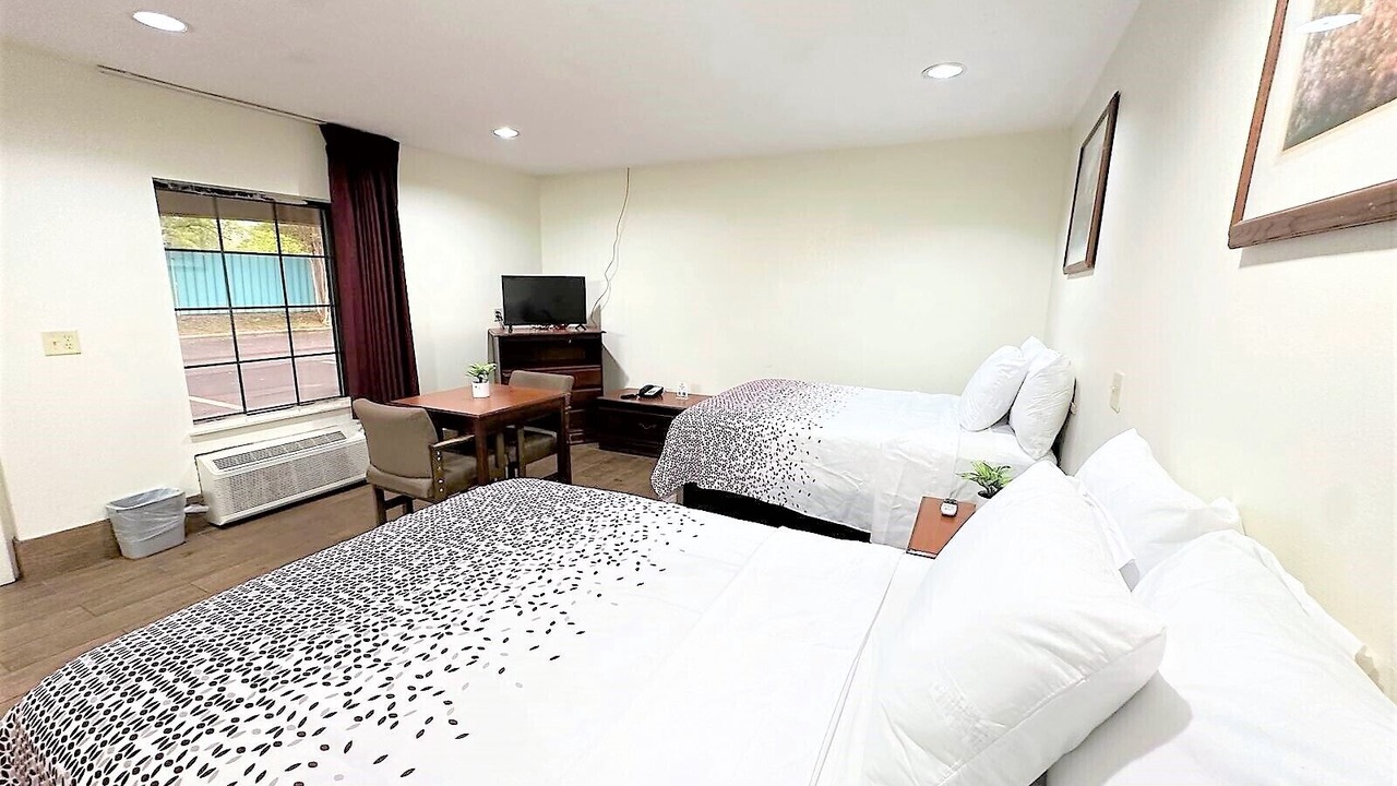 Photo of Bedroom in Northport