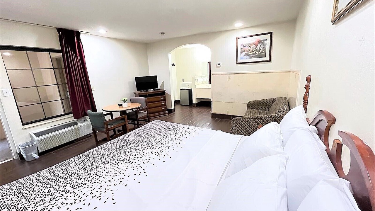 Photo of Bedroom in Northport