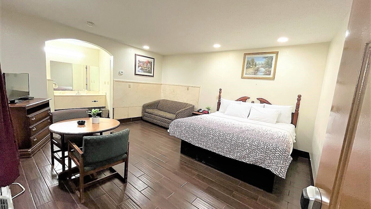Photo of Bedroom in Northport