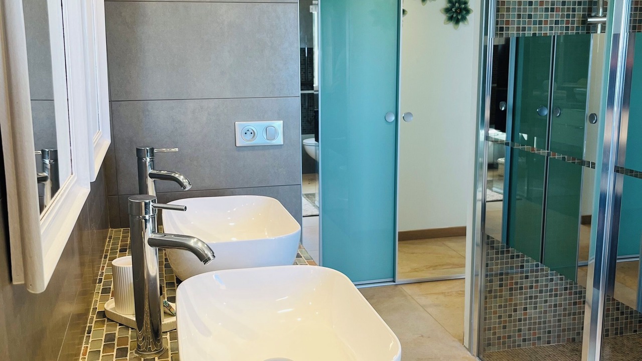 Photo of Bathroom in Bandol