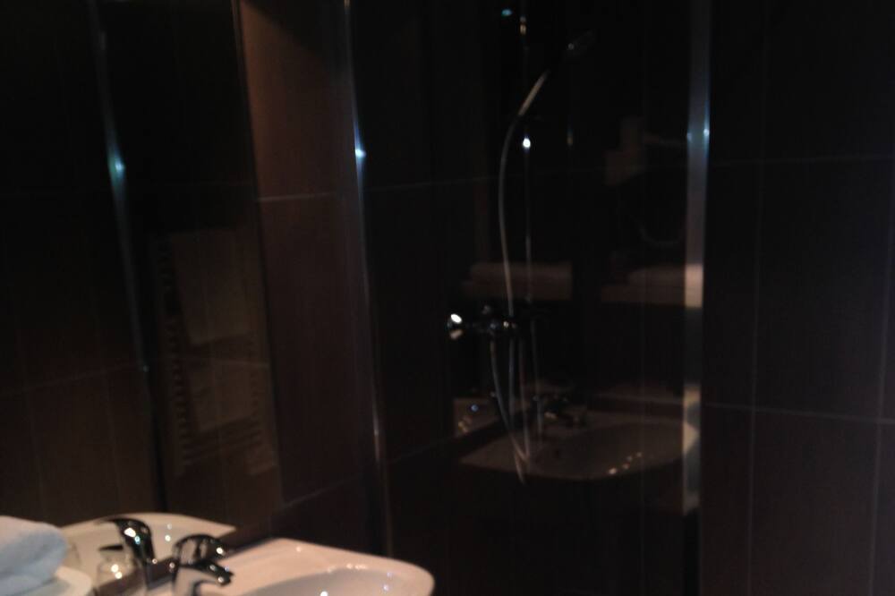 Photo of Bathroom in Morhange