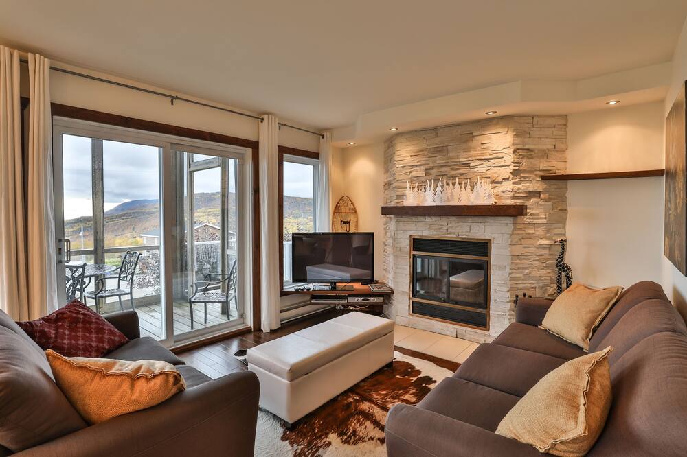 Photo of Livingroom in Petite-Riviere-Saint-Francois