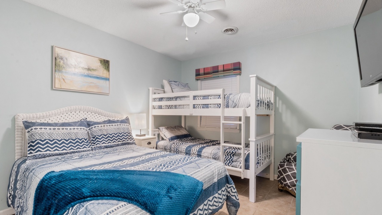 Photo of Bedroom in Cherry Grove Beach
