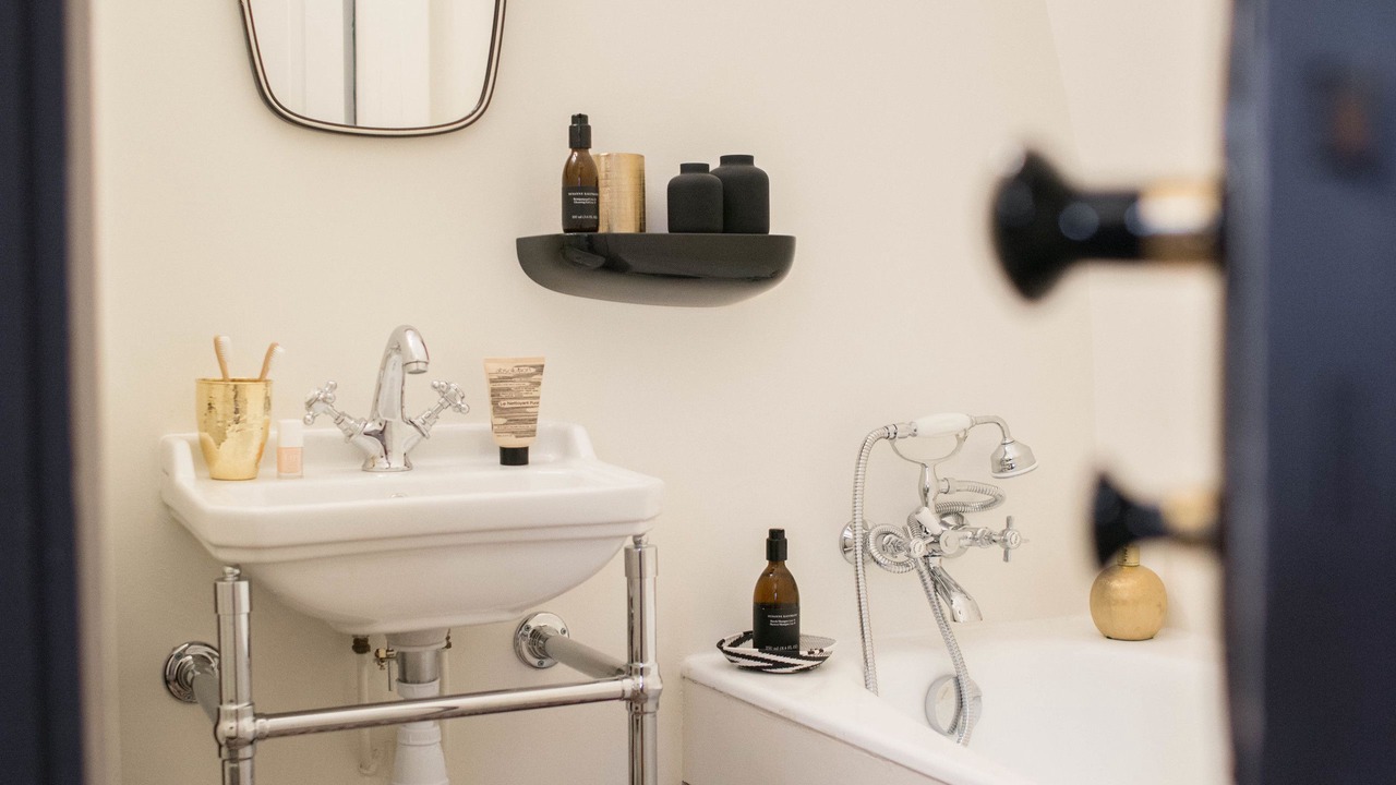 Photo of Bathroom in Centre