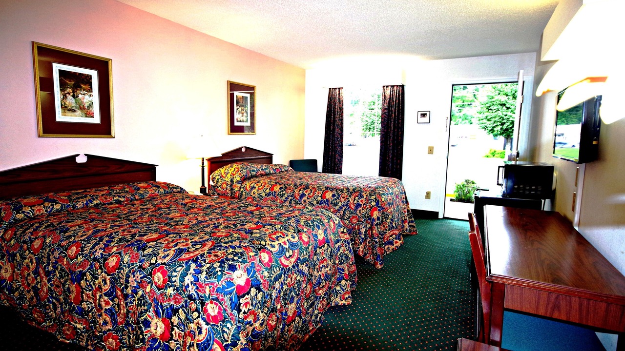 Photo of Bedroom in Lenoir