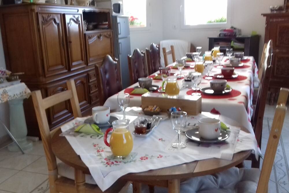 Photo of Others in Gandelain