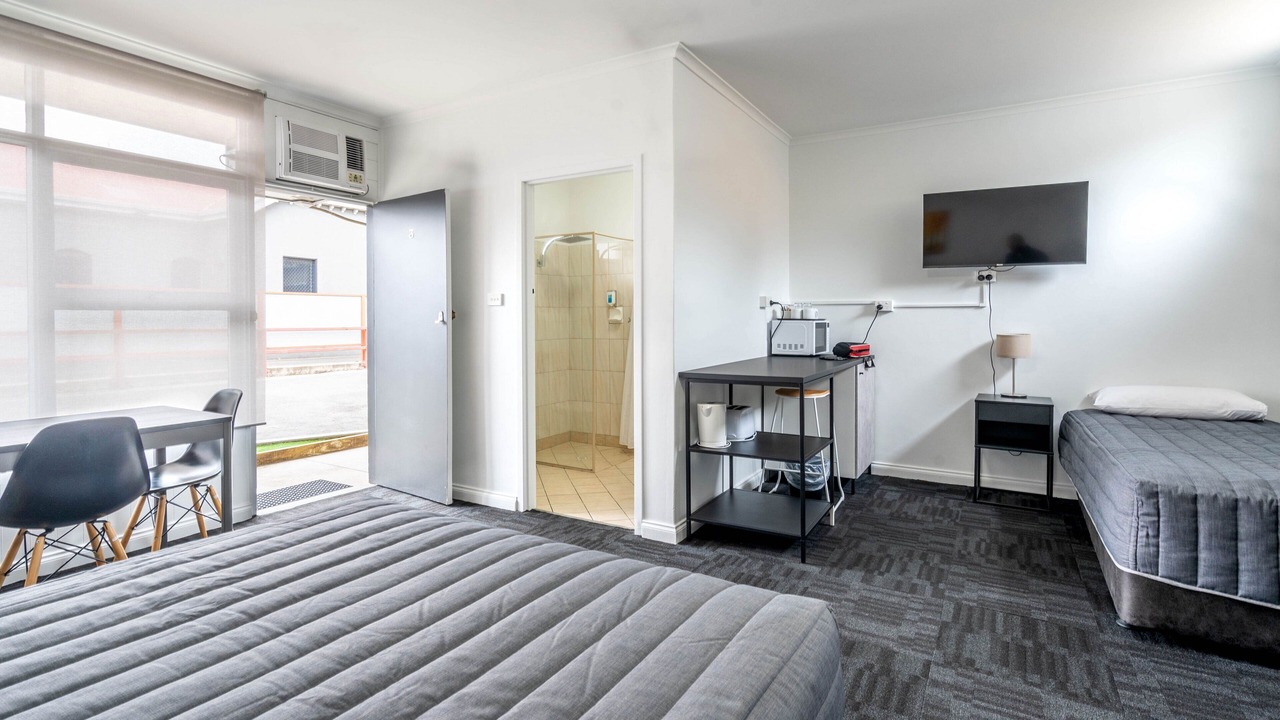 Photo of Others in Mile End