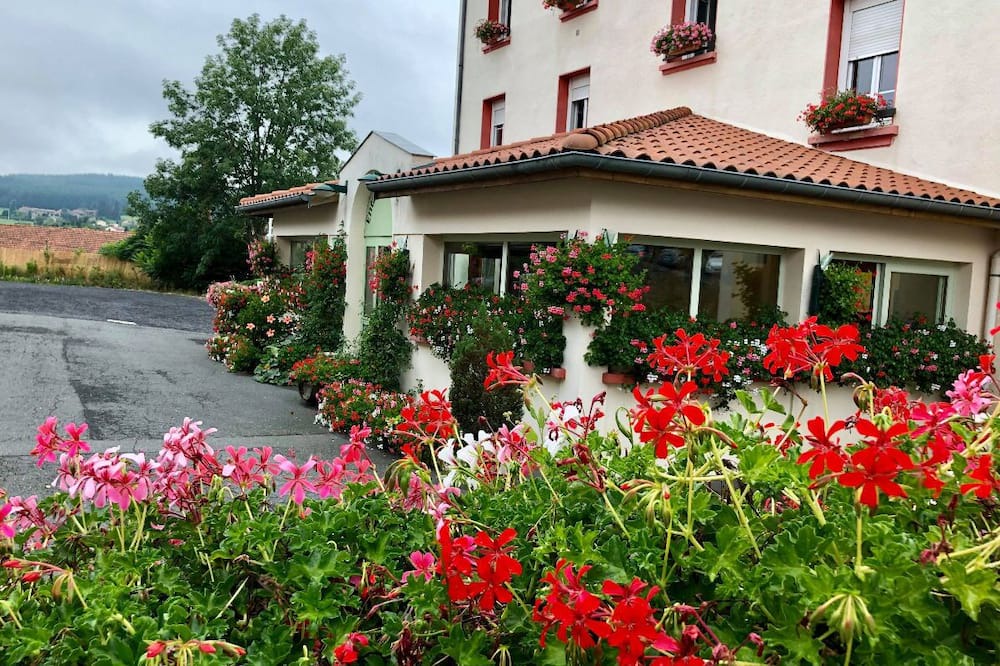 Photo of Outdoor in Saint-Bonnet-le-Chateau