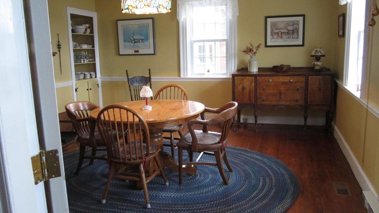 Photo of Livingroom in Granville Ferry