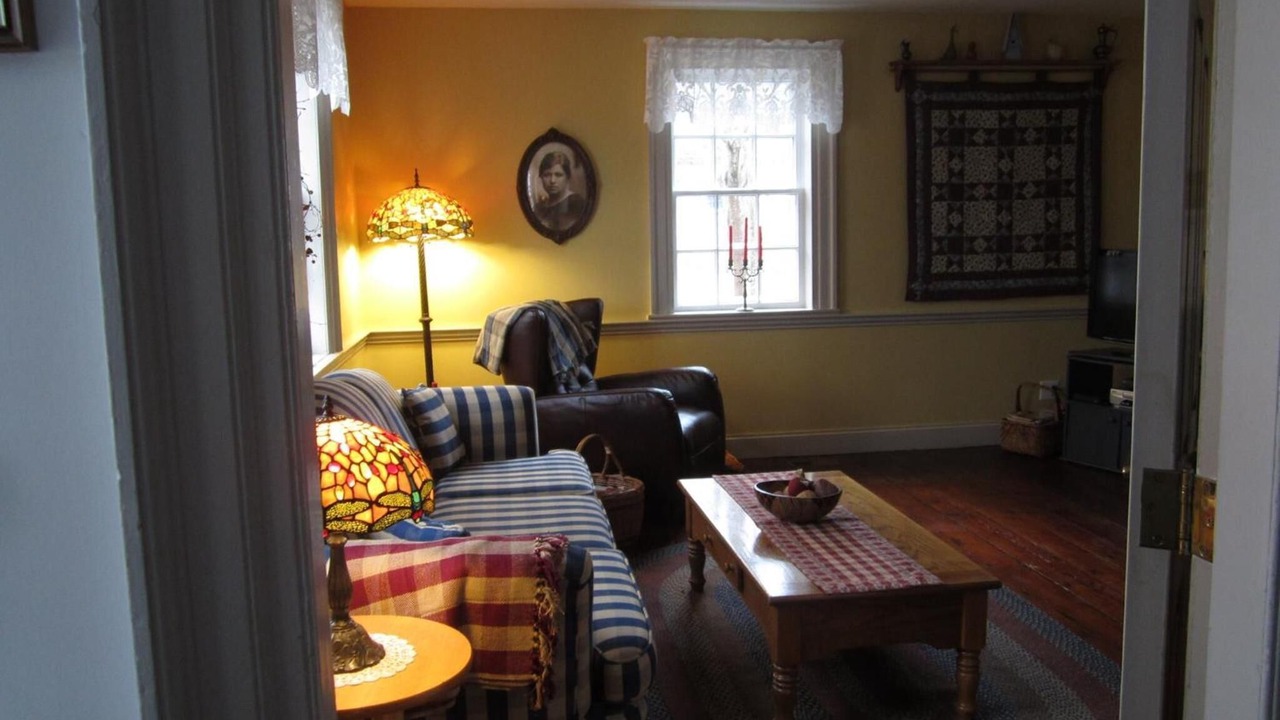 Photo of Livingroom in Granville Ferry