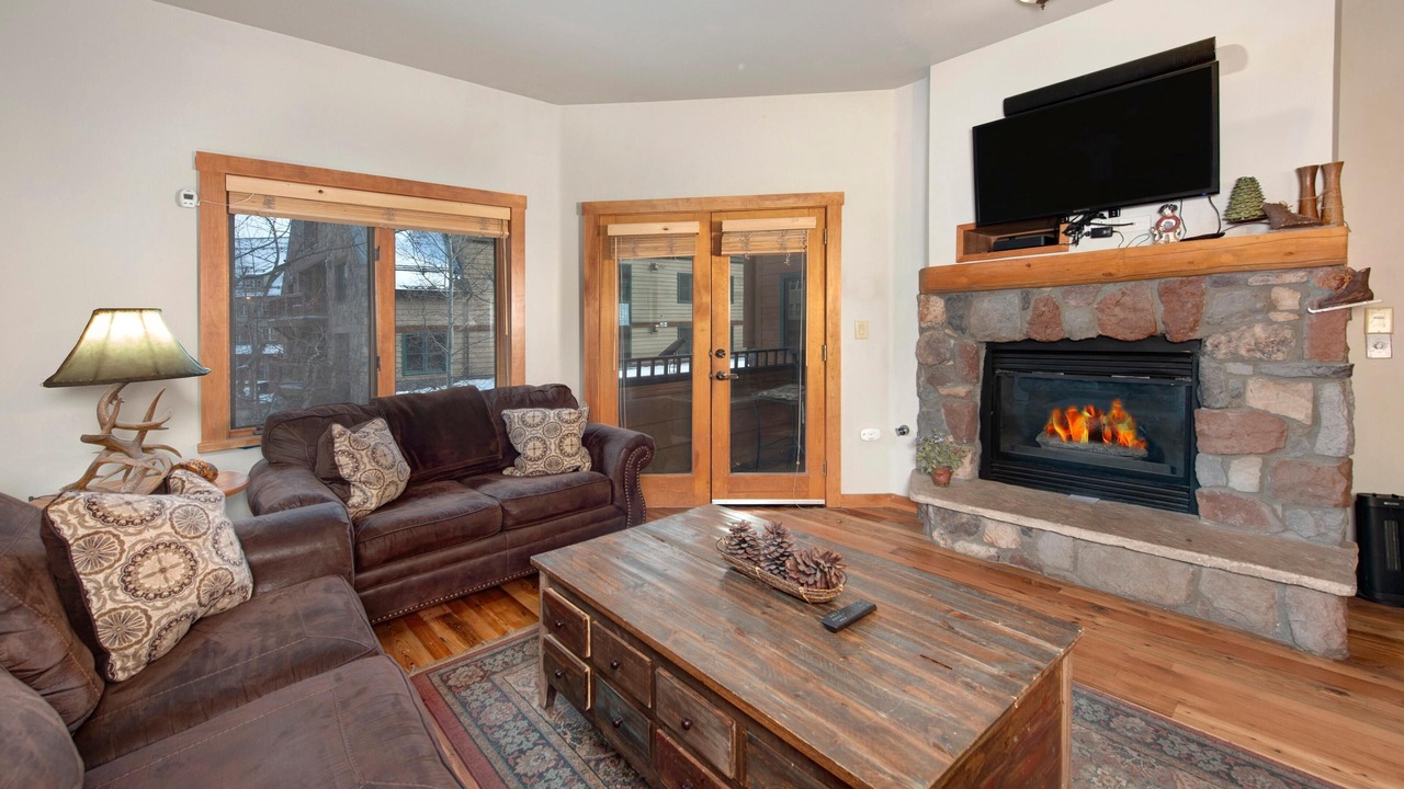 Photo of Livingroom in River Run