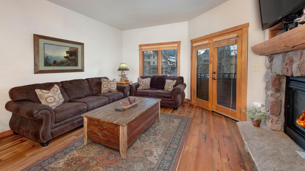 Photo of Livingroom in River Run