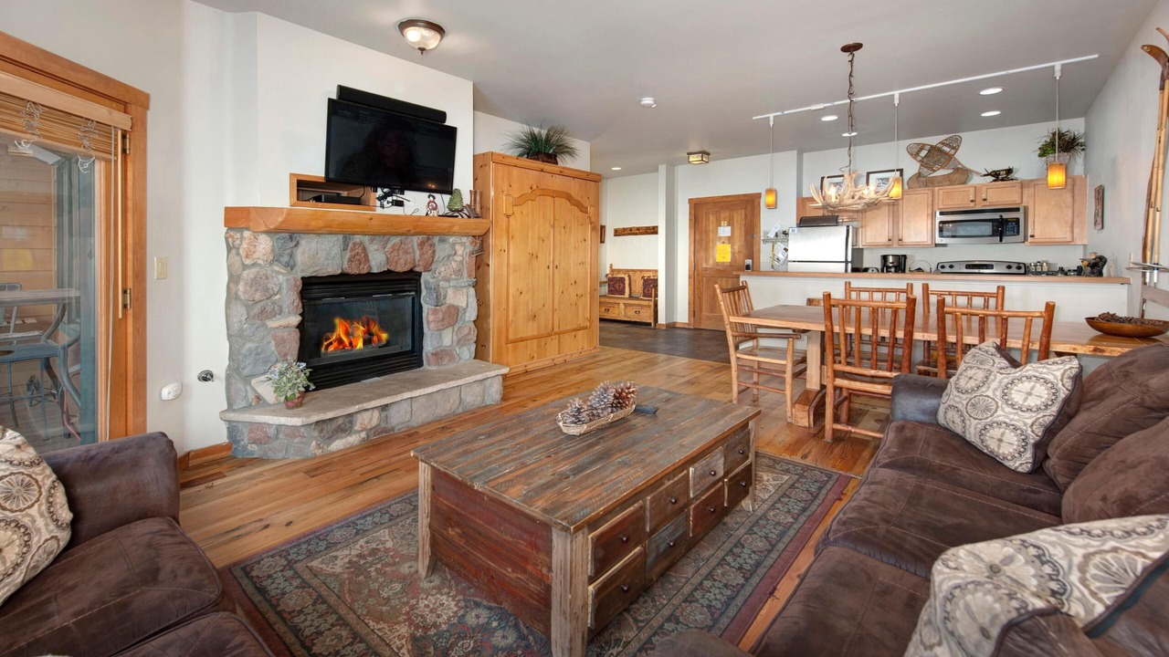 Photo of Livingroom in River Run