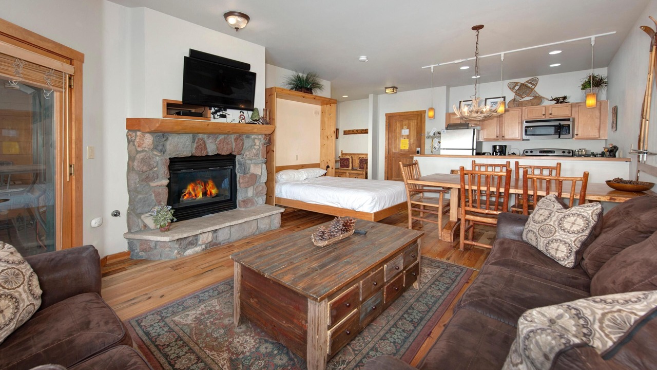 Photo of Livingroom in River Run