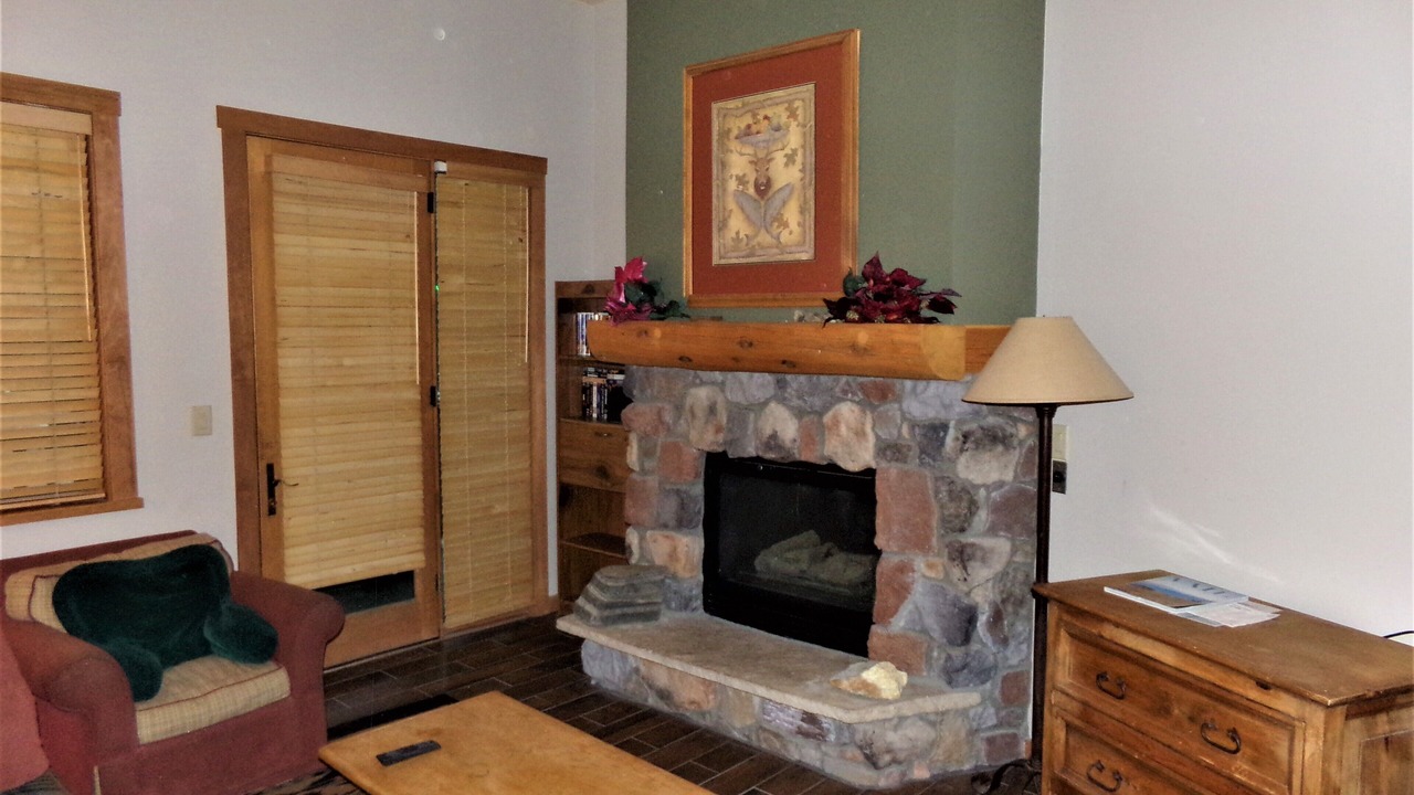 Photo of Livingroom in River Run