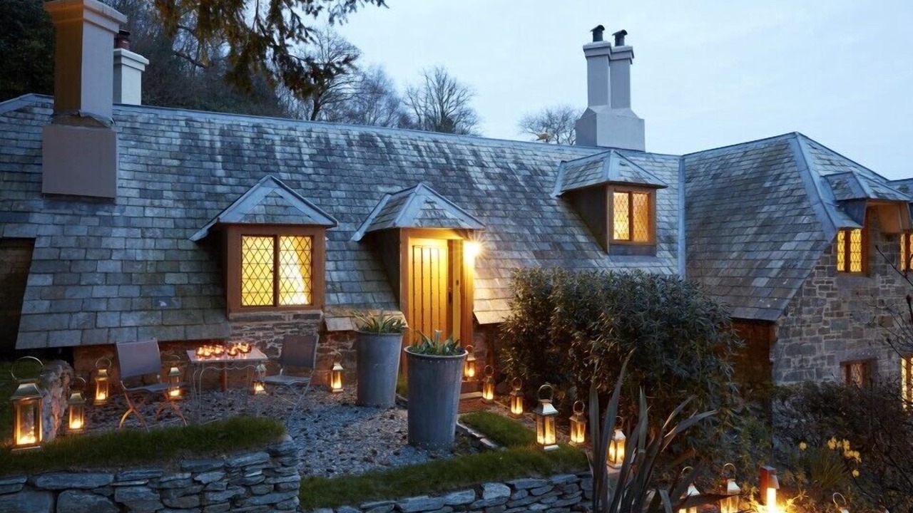 Photo of Buildings in Saint Ann's Chapel