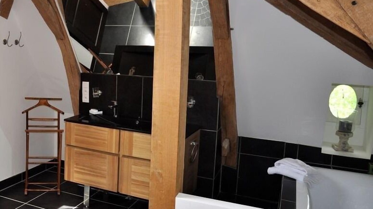 Photo of Bathroom in Cheffes