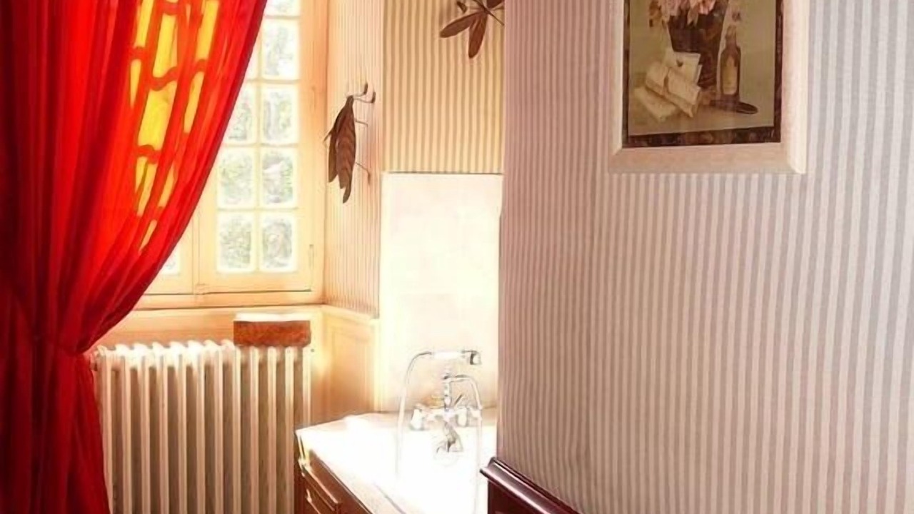 Photo of Bathroom in Cheffes