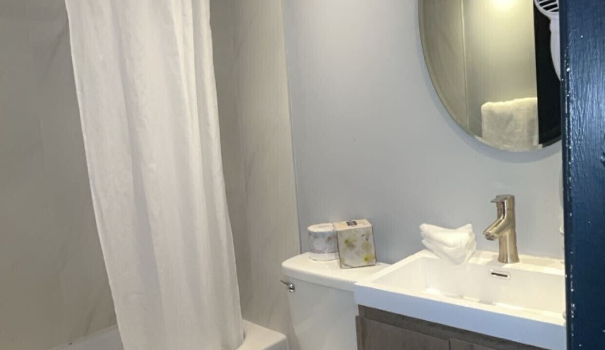 Photo of Bathroom in Saint-Leonard