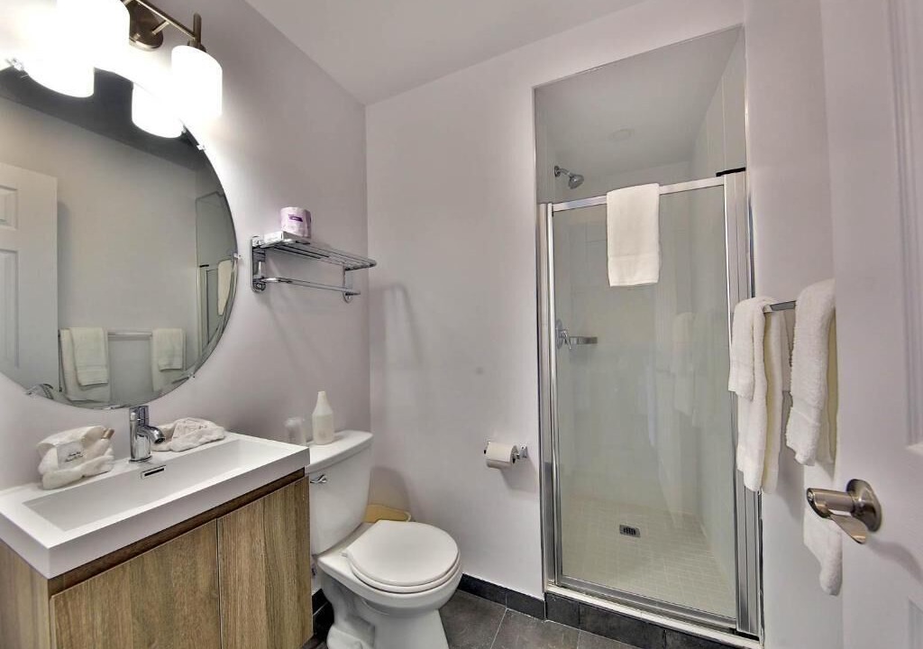 Photo of Bathroom in Saint-Leonard