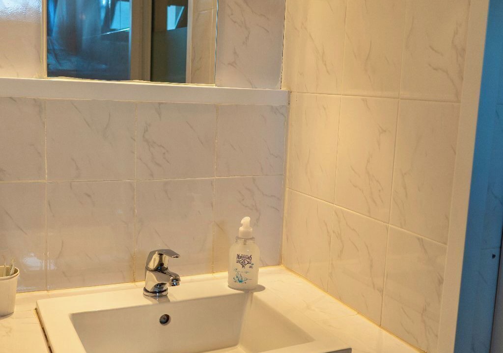 Photo of Bathroom in Peone