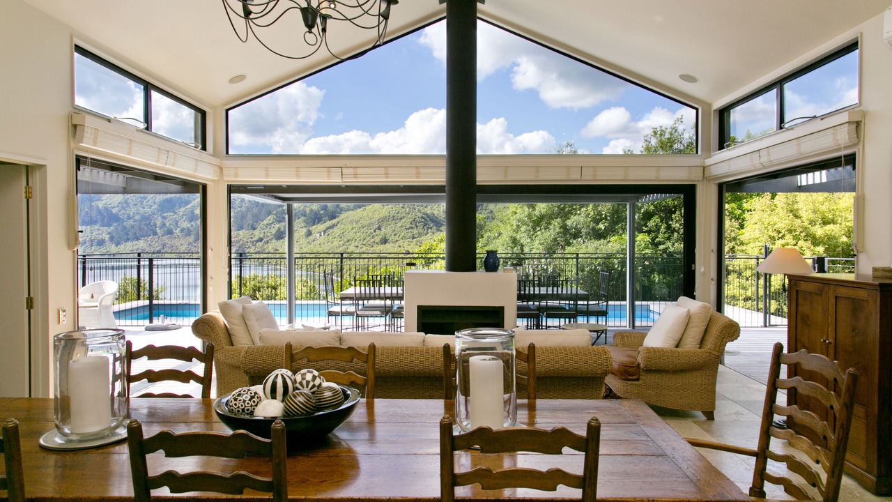 Photo of Livingroom in Acacia Bay