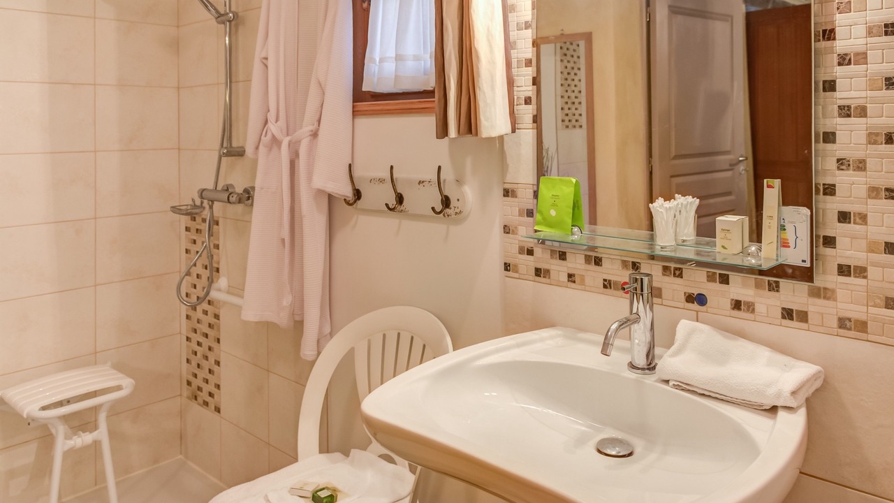 Photo of Bathroom in Saint-Saturnin