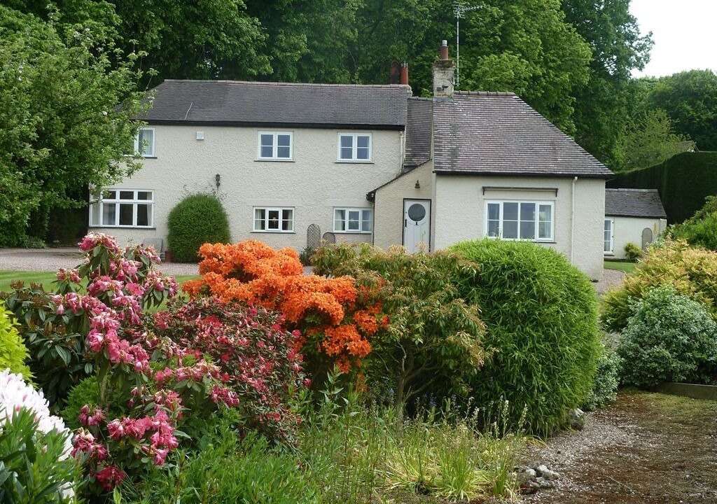 Photo of Buildings in Hixon