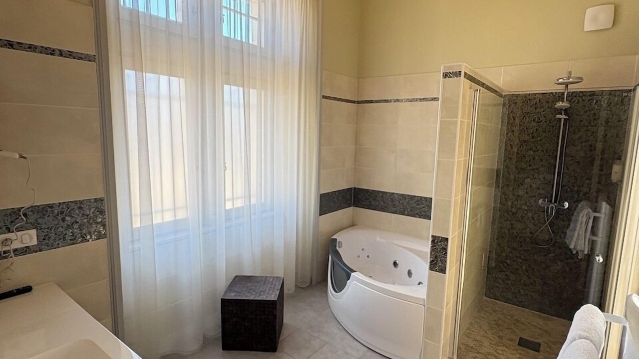 Photo of Bathroom in Cognac