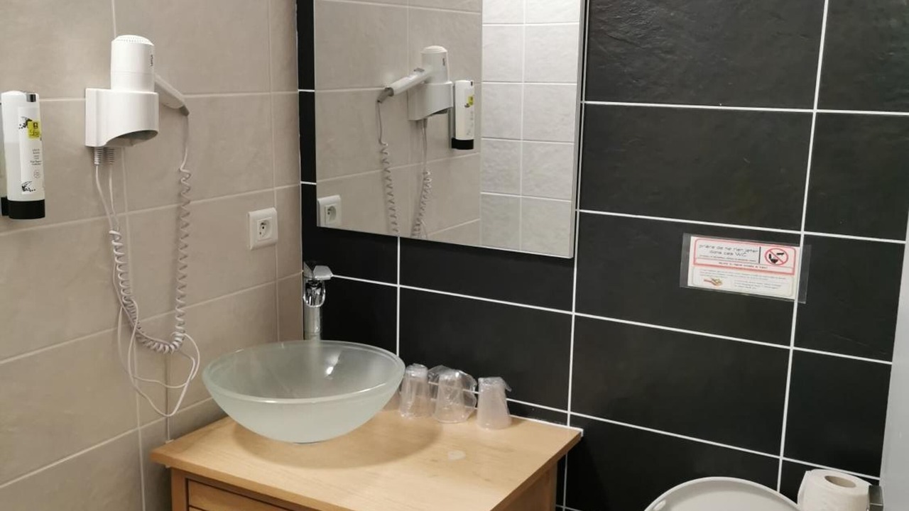 Photo of Others in Allain