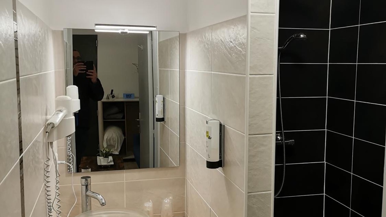 Photo of Others in Allain