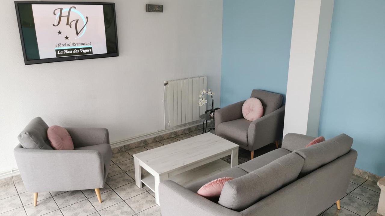 Photo of Others in Allain