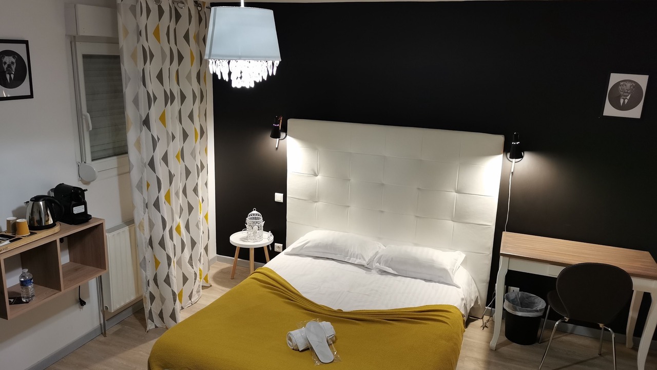 Photo of Others in Allain