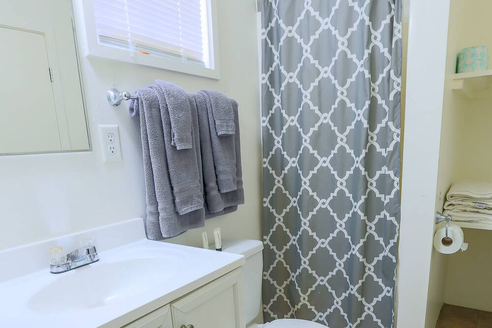 Photo of Bathroom in Roosevelt
