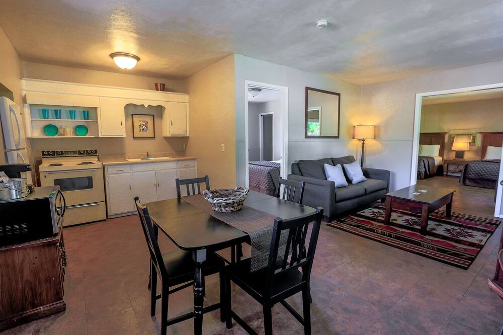 Photo of Livingroom in Roosevelt