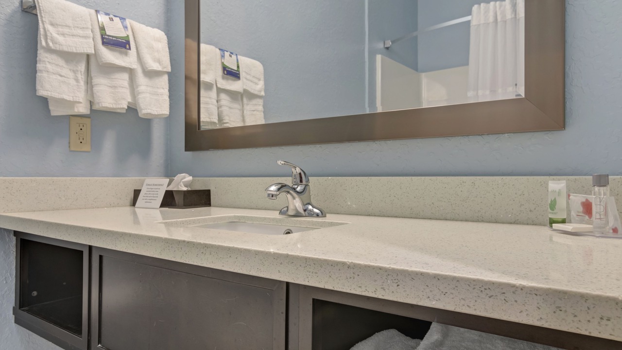 Photo of Bathroom in Garden City