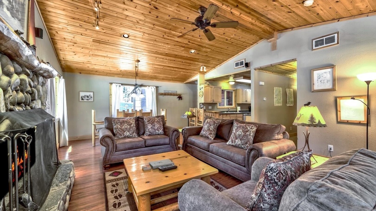 Photo of Livingroom in North Upper Truckee