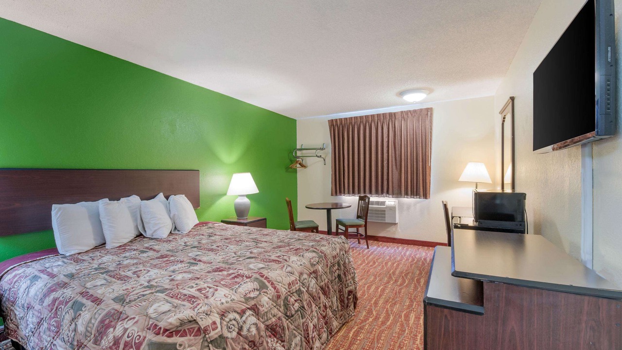 Photo of Bedroom in Benton