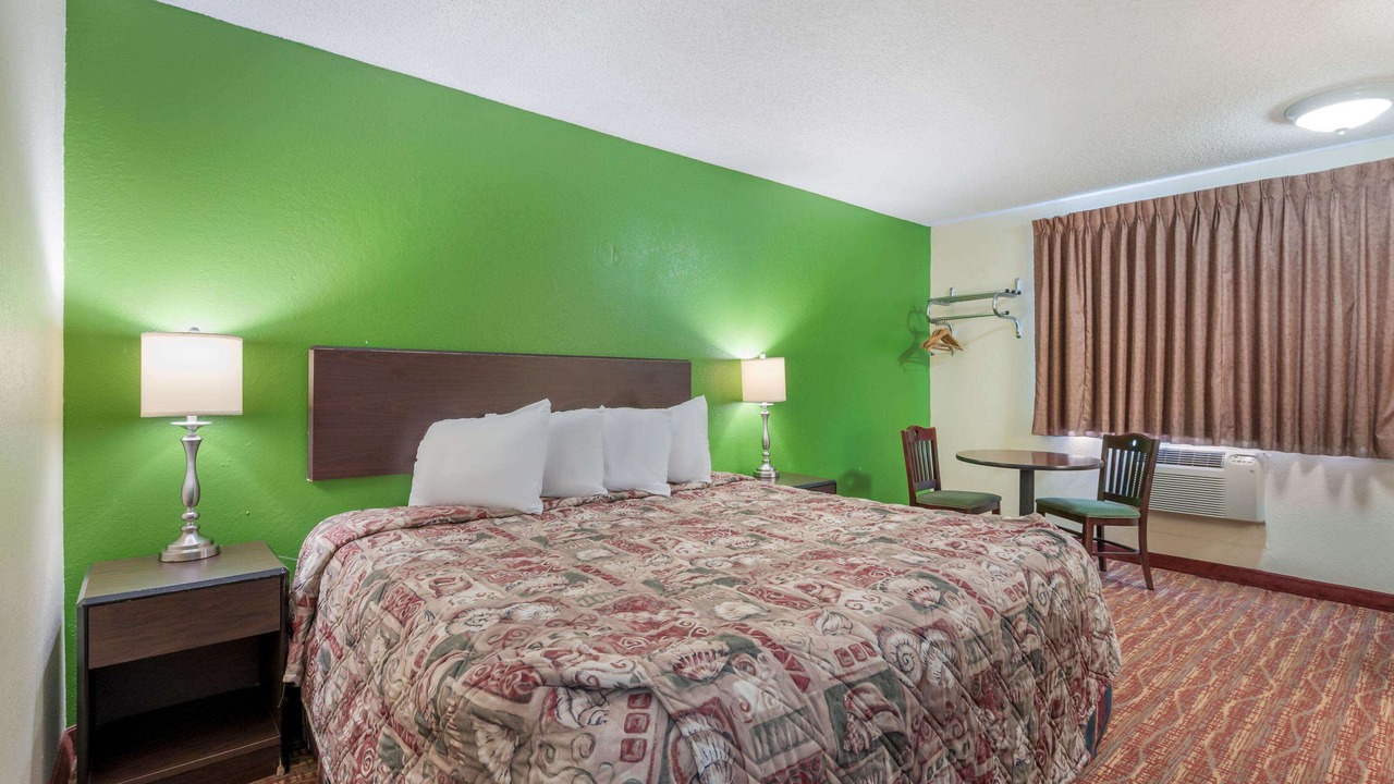 Photo of Bedroom in Benton